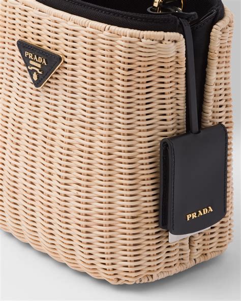 prada korbtasche weiß|Natur/weiß Prada Panier Tasche aus Korbgeflecht und Canvas.